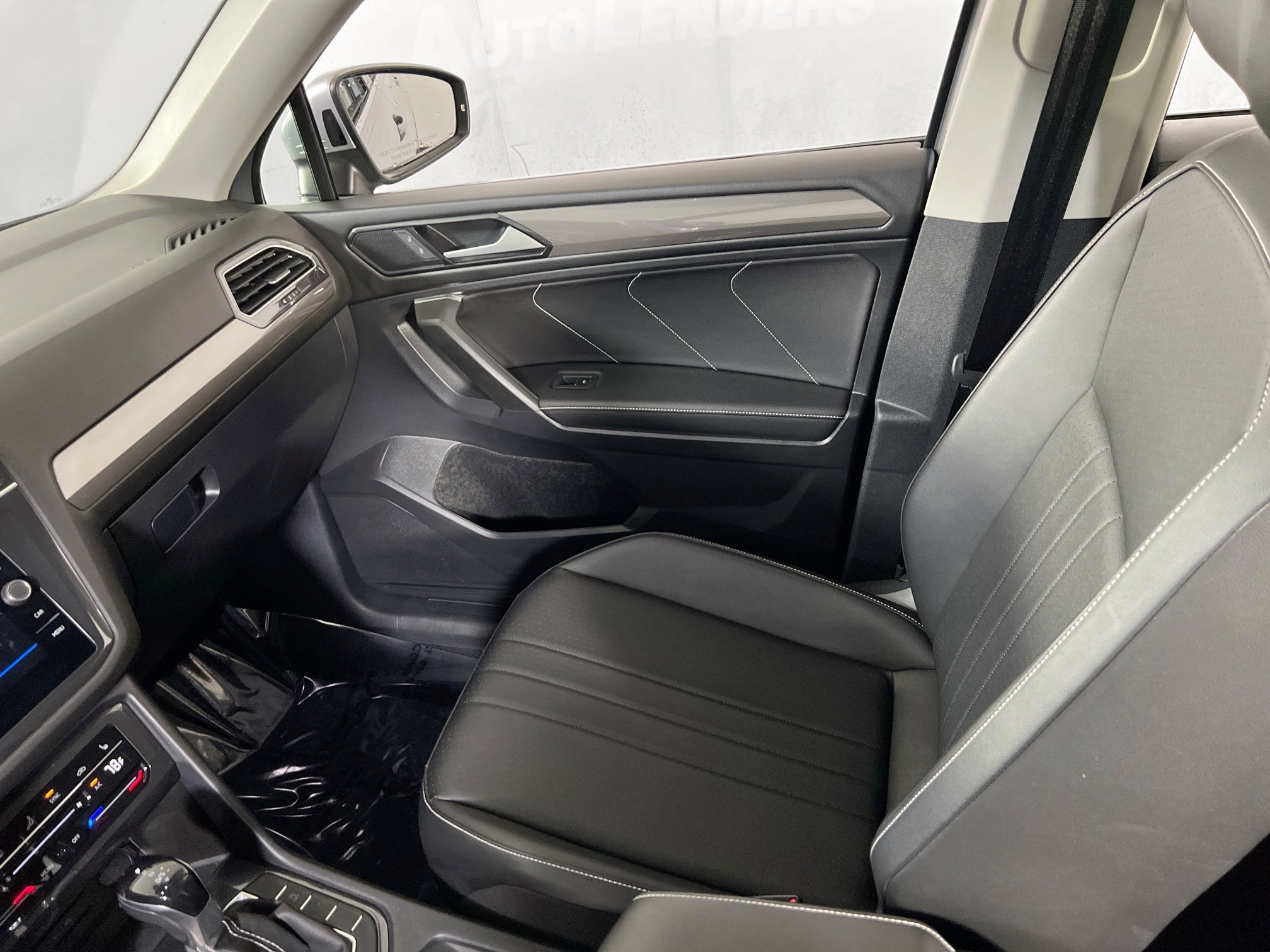Used 2022 Volkswagen Tiguan SE AWD/4WD image 23