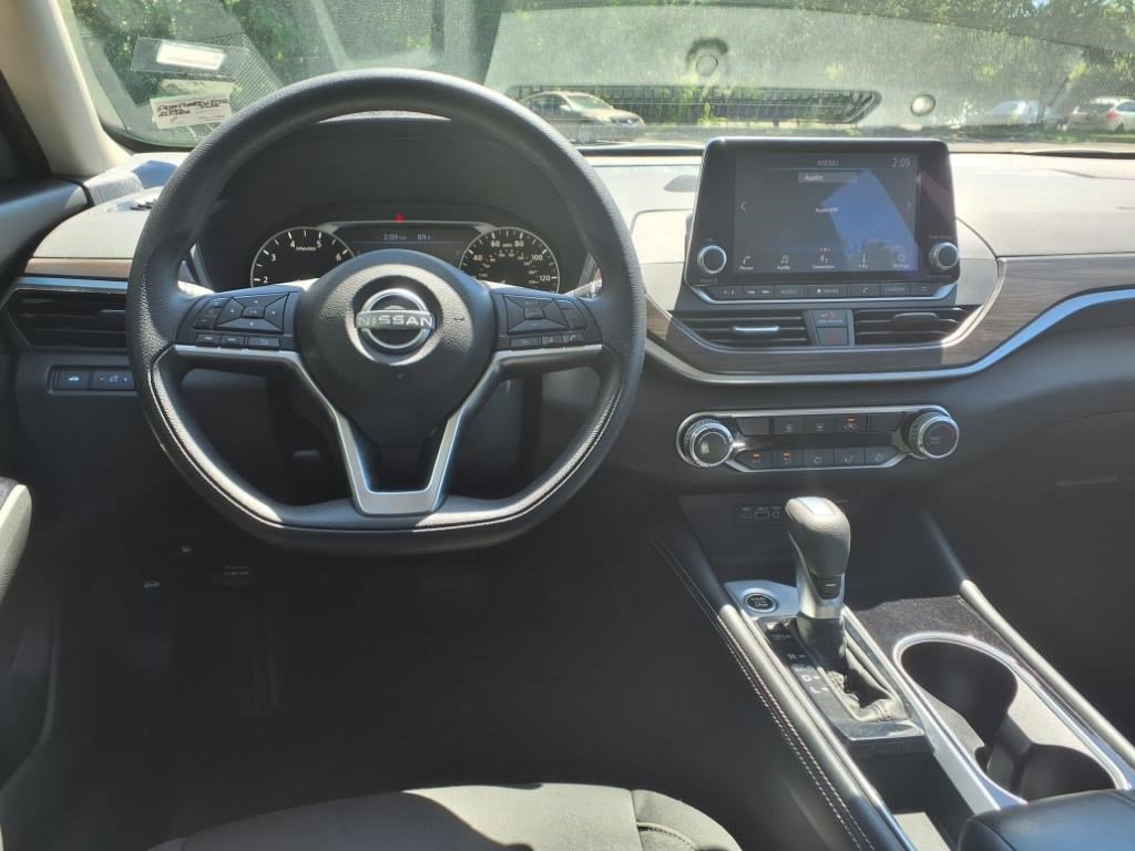 Used 2023 Nissan Altima 2.5 SV image 12