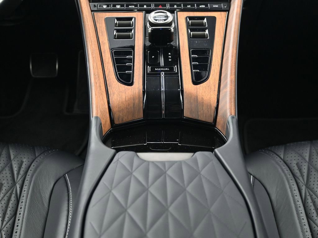 Used 2024 Aston Martin DB12 Coupe RWD image 8