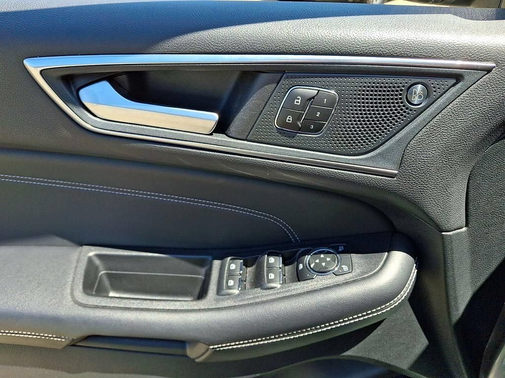 Used 2024 Ford Edge Titanium AWD/4WD image 15
