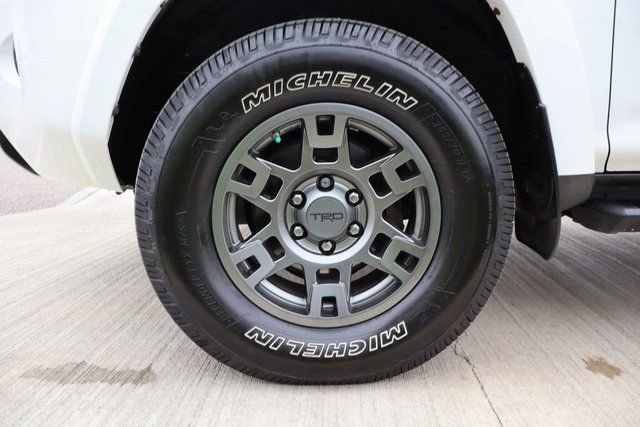 Used 2021 Toyota 4Runner Venture w/ Moonroof Package image 27