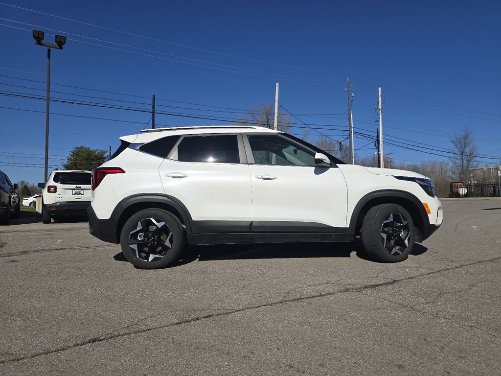 Used 2025 Kia Seltos EX image 18