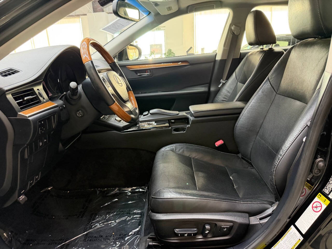 Used 2015 Lexus ES 300h w/ Navigation System Package FWD image 11