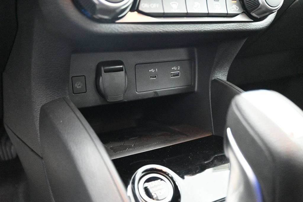 Certified 2025 Nissan Versa SR w/ Trunk Package FWD image 24