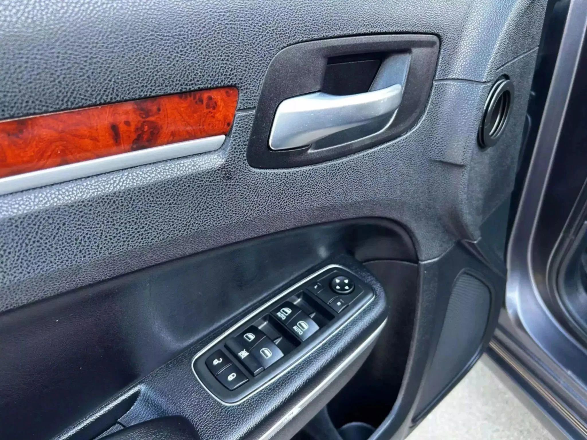 Used 2013 Chrysler 300 image 20