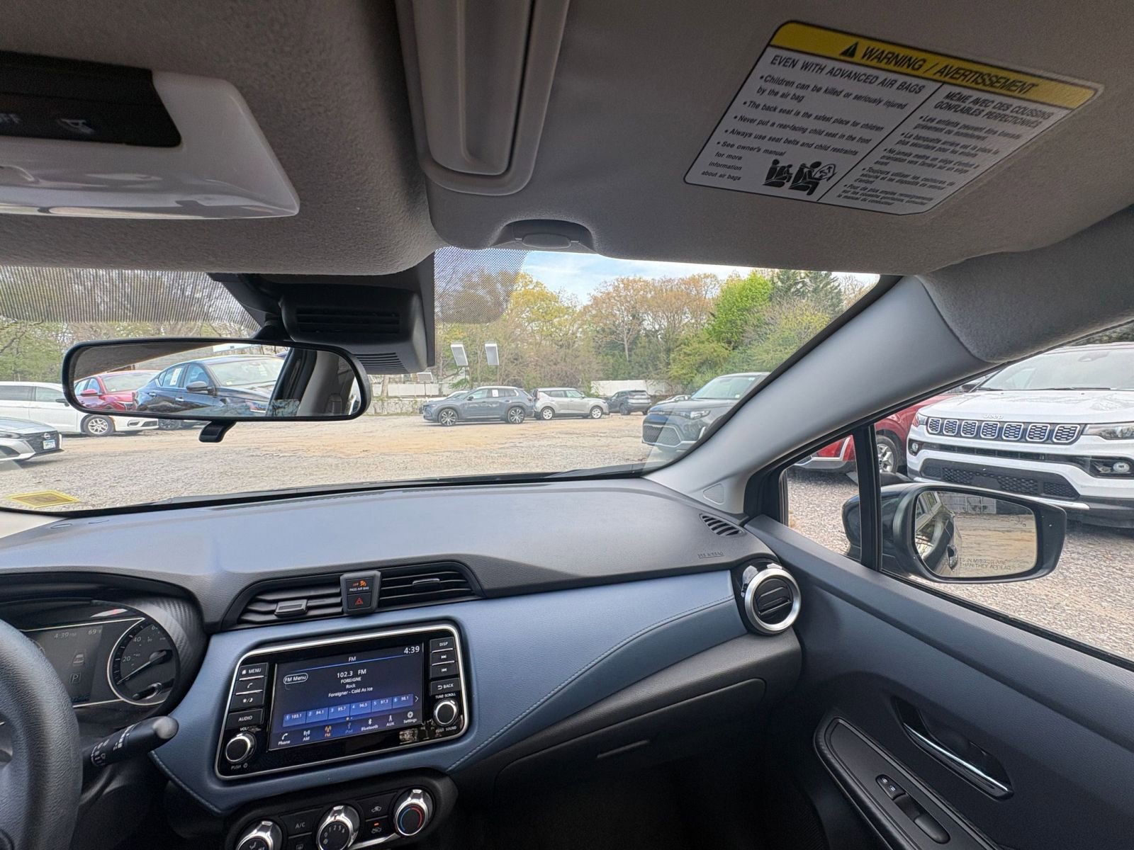 Used 2025 Nissan Versa SV FWD image 31