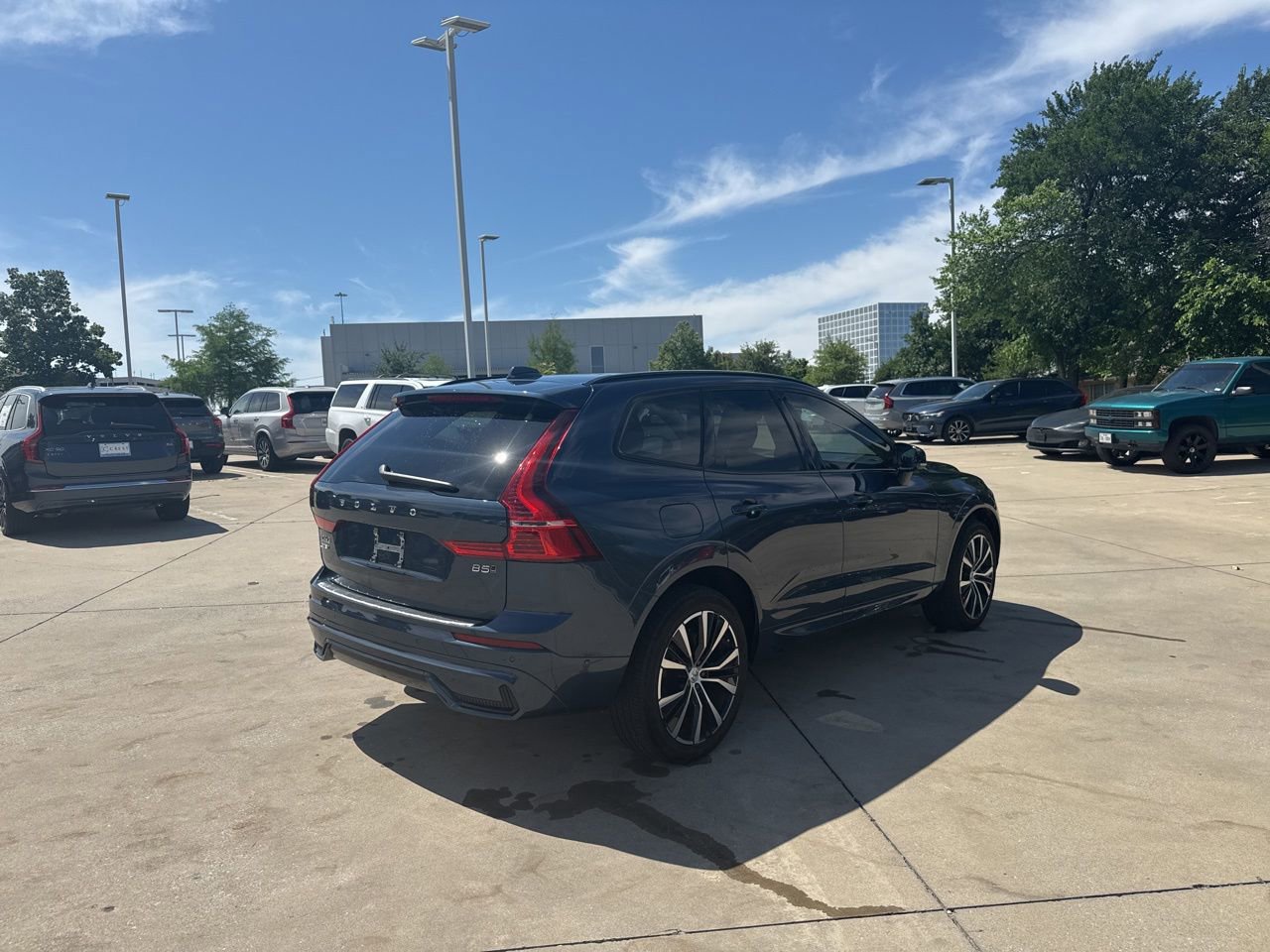 Certified 2024 Volvo XC60 B5 Plus w/ Protection Package Premier AWD/4WD image 5