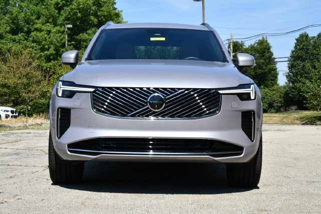 New 2026 Volvo XC90 B6 Plus w/ Protection Package Premier AWD/4WD image 2
