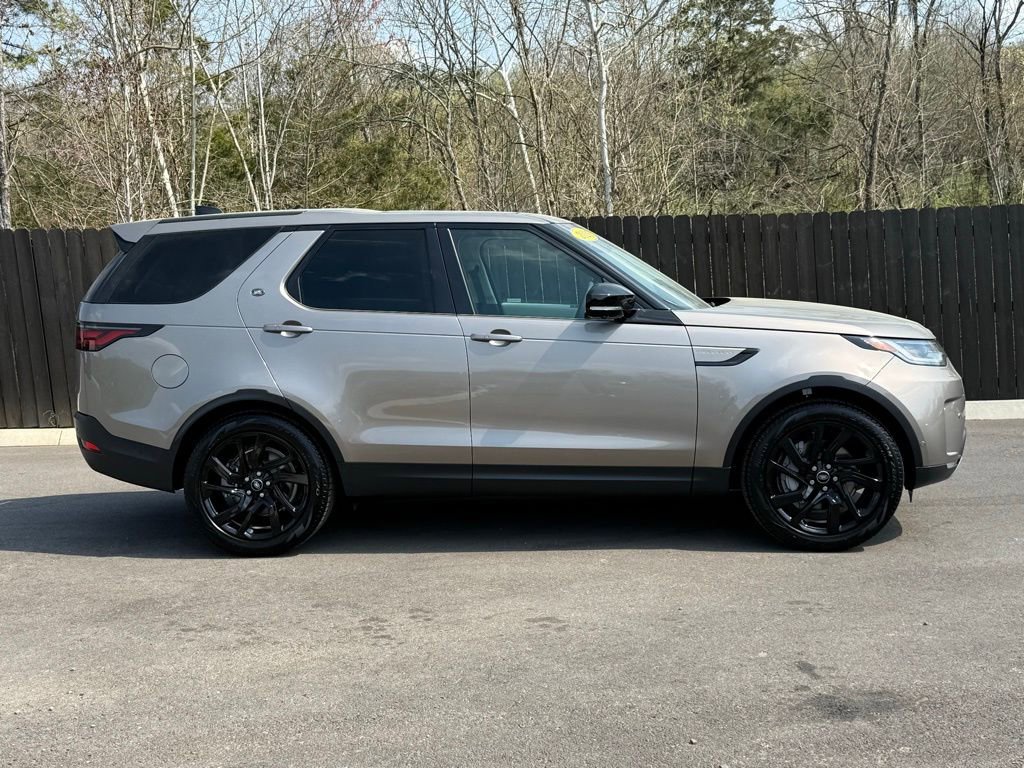 Certified 2025 Land Rover Discovery S image 6