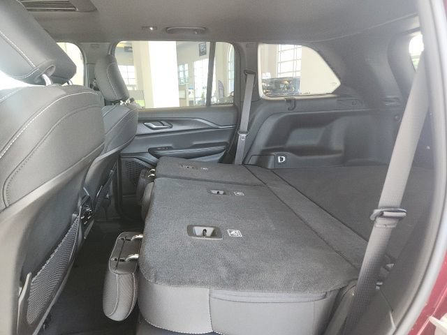 Certified 2024 Jeep Grand Cherokee Laredo X RWD image 11