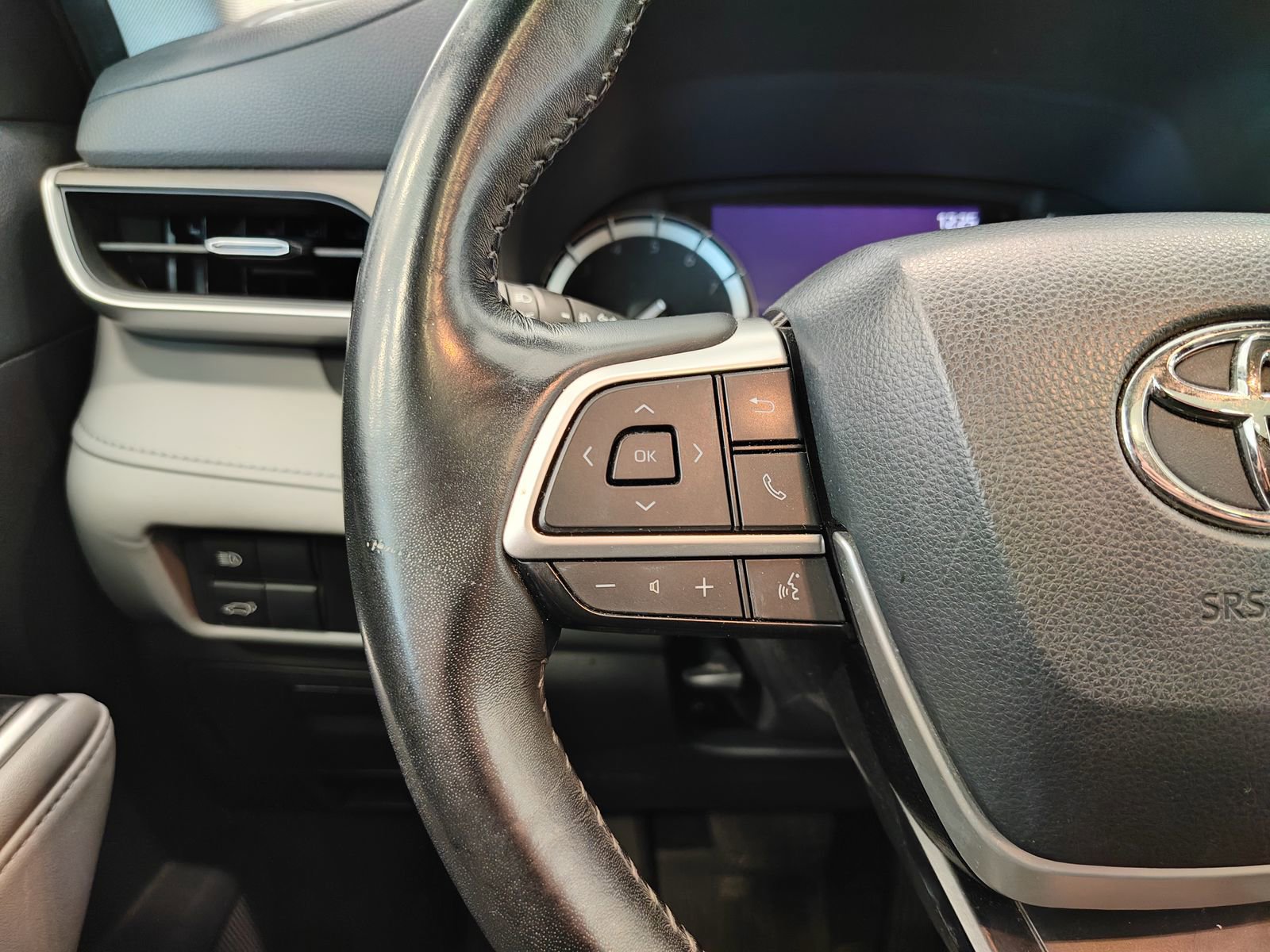 Used 2022 Toyota Highlander XLE image 17