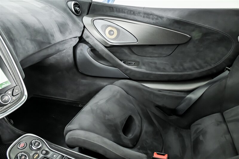 Used 2020 McLaren 600LT Spider RWD image 38