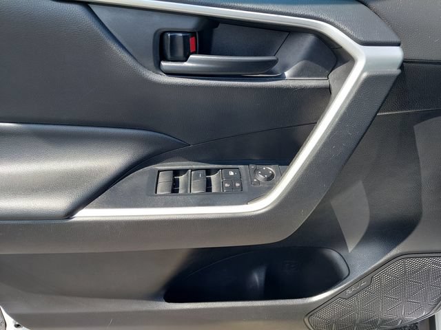 Certified 2022 Toyota RAV4 LE AWD/4WD image 14