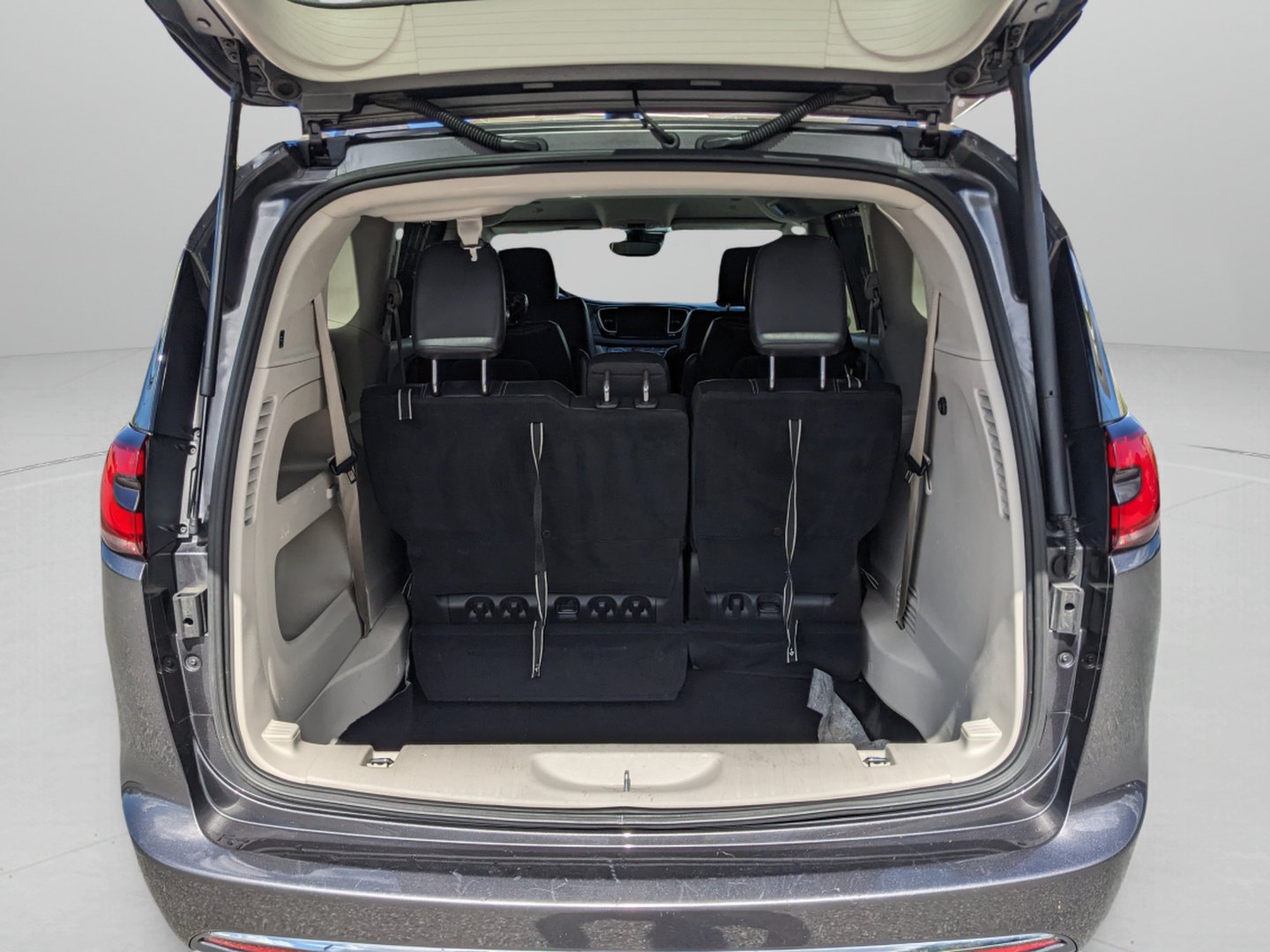 Used 2022 Chrysler Pacifica Touring-L FWD image 11