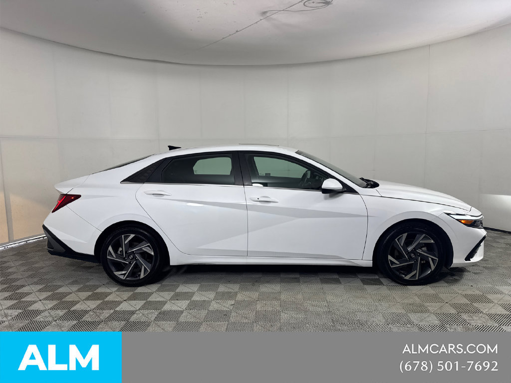 Used 2025 Hyundai Elantra SEL FWD image 4