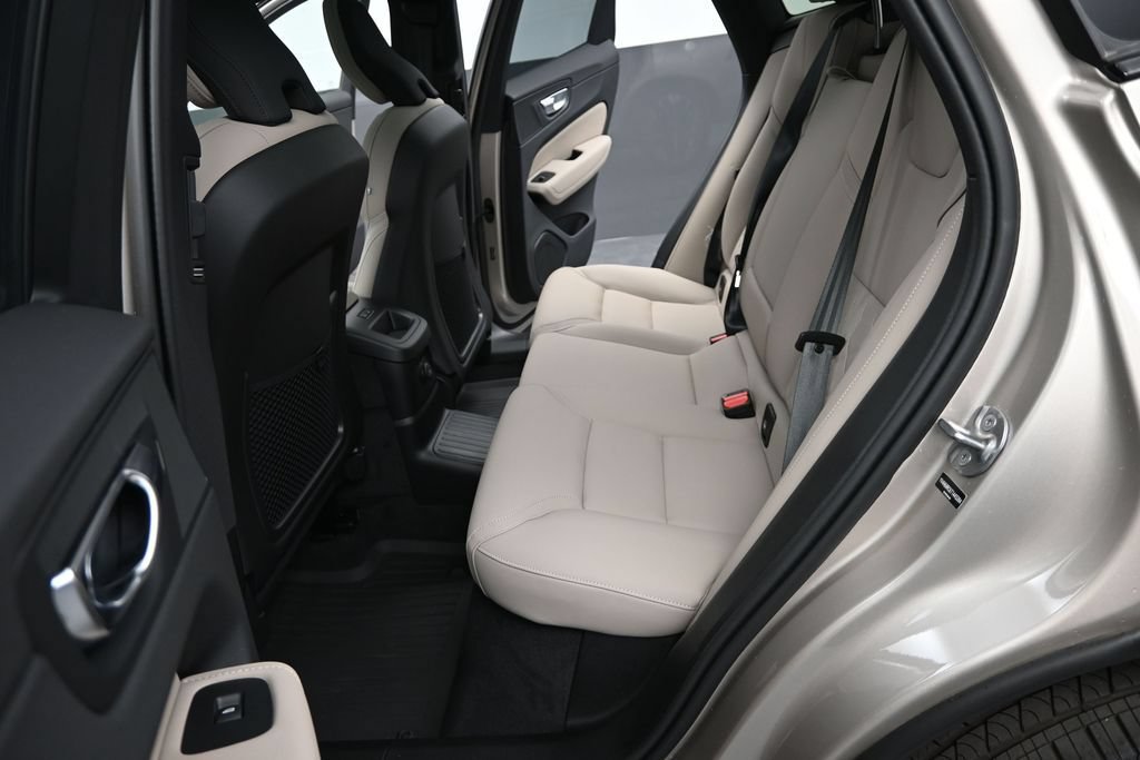 New 2026 Volvo XC60 T8 Plus w/ Protection Package Premier AWD/4WD image 13