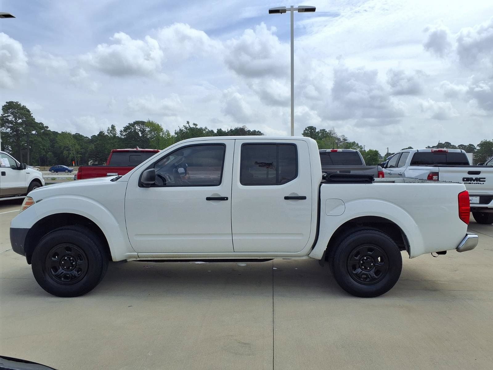 Used 2015 Nissan Frontier S RWD image 8