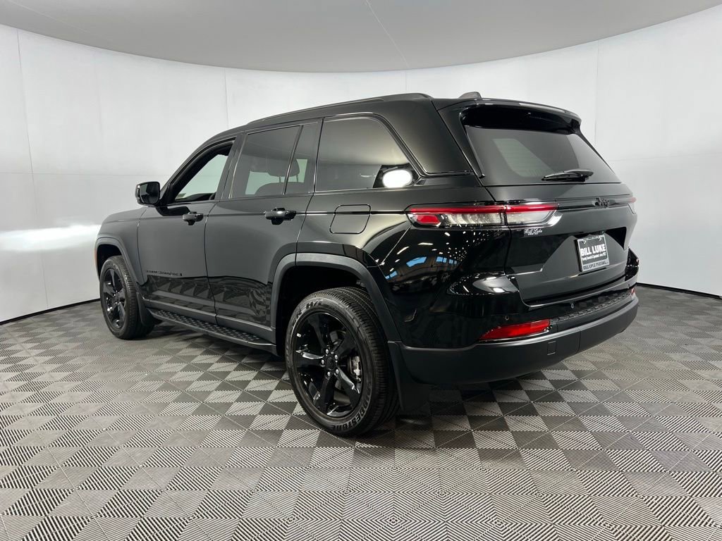 Used 2025 Jeep Grand Cherokee Altitude image 10