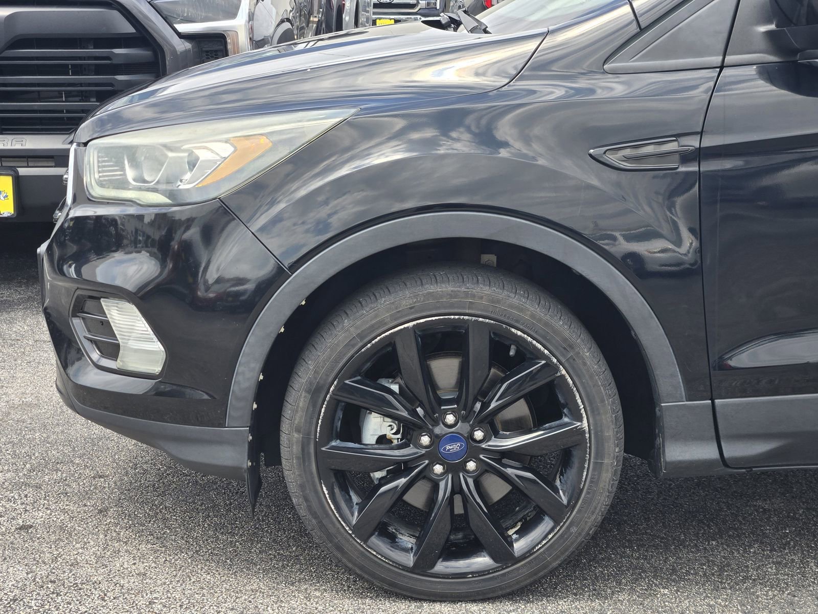 Used 2017 Ford Escape SE w/ Equipment Group 201A FWD image 9