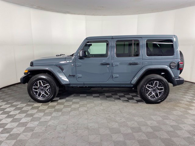 Used 2026 Jeep Wrangler Unlimited Sahara AWD/4WD image 11