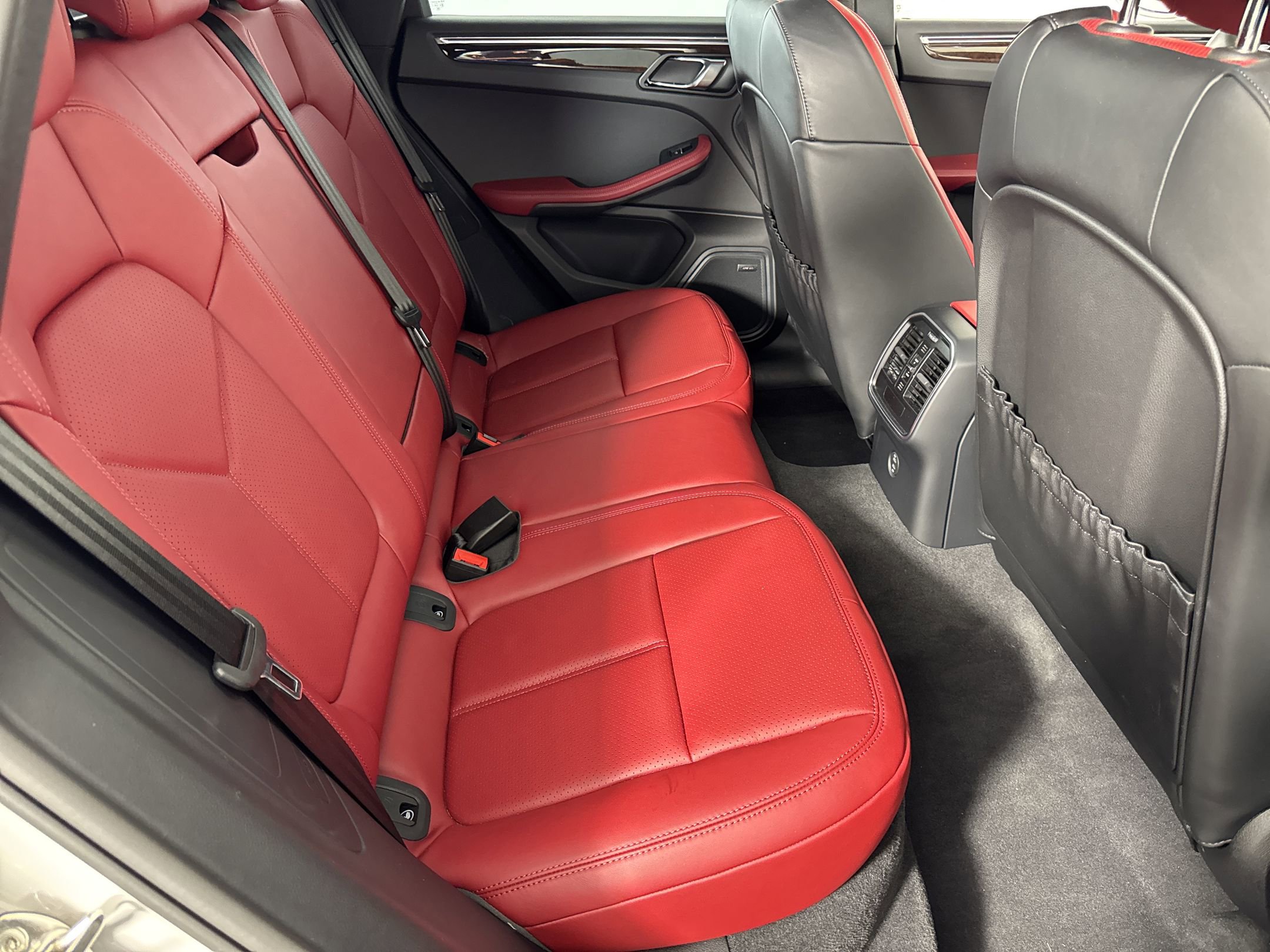 Certified 2025 Porsche Macan GTS image 29