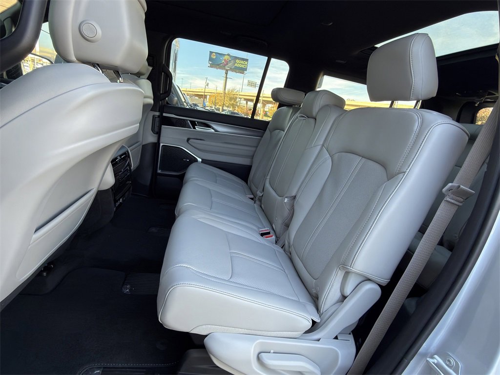 New 2025 Jeep Wagoneer Base image 20