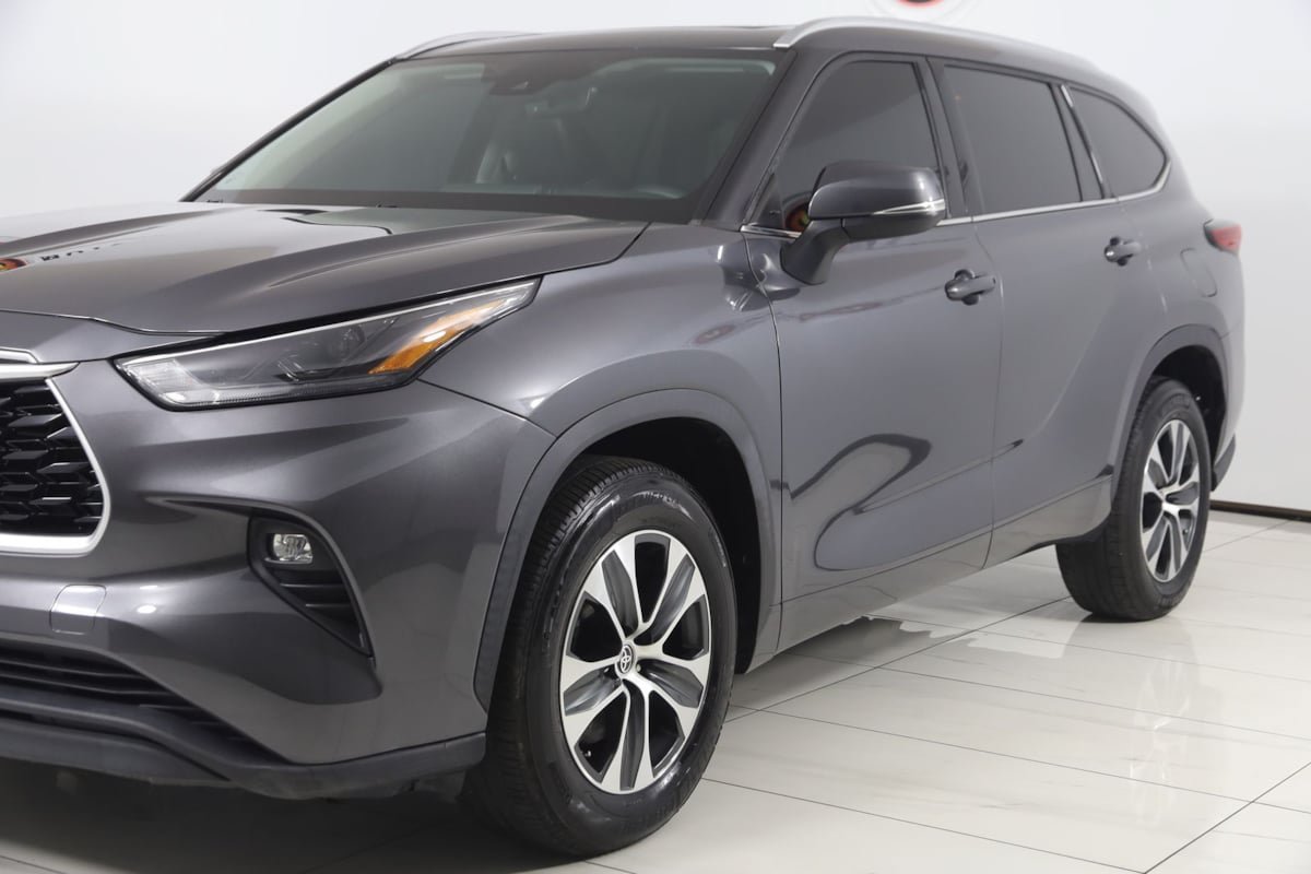 Used 2022 Toyota Highlander XLE FWD image 53