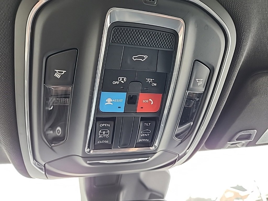 Certified 2024 Jeep Grand Cherokee Altitude image 24