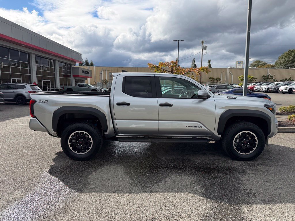 Certified 2025 Toyota Tacoma TRD Off-Road AWD/4WD image 6