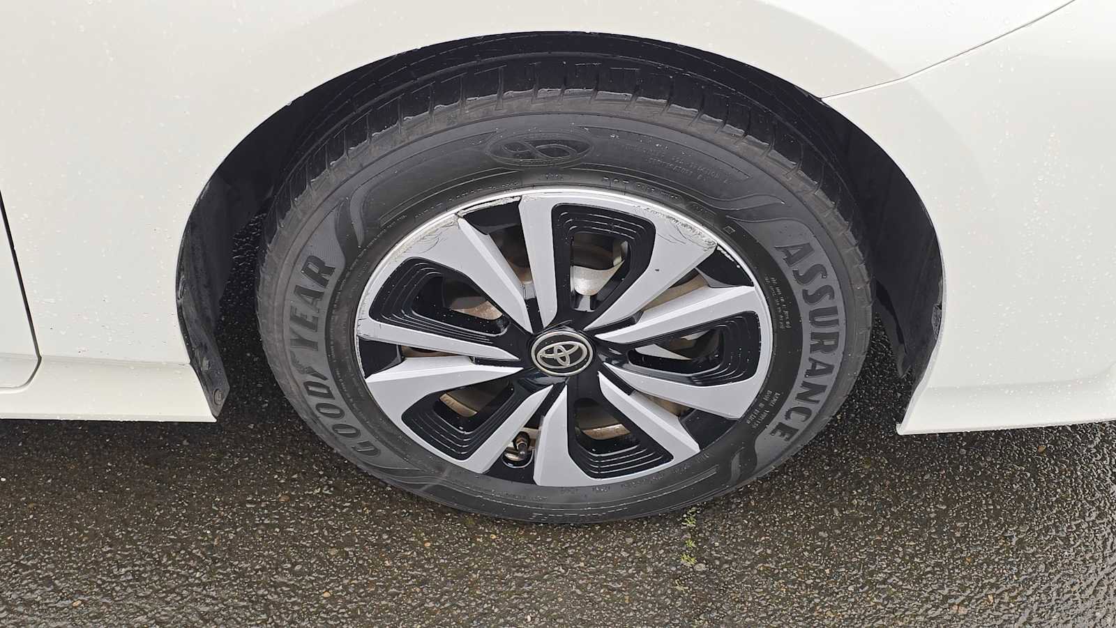 Certified 2018 Toyota Prius Prime Plus image 11