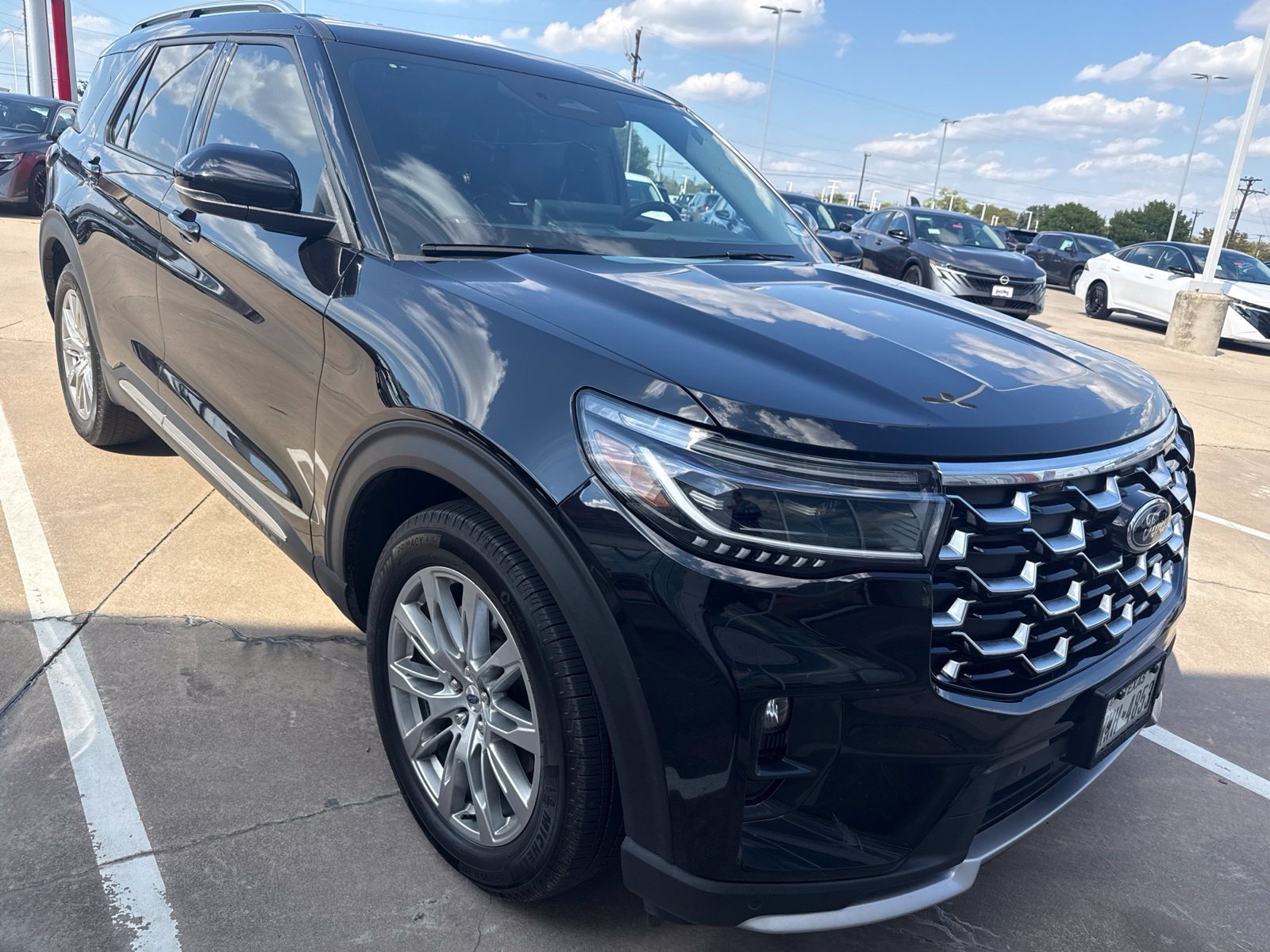 Used 2025 Ford Explorer Platinum RWD image 2