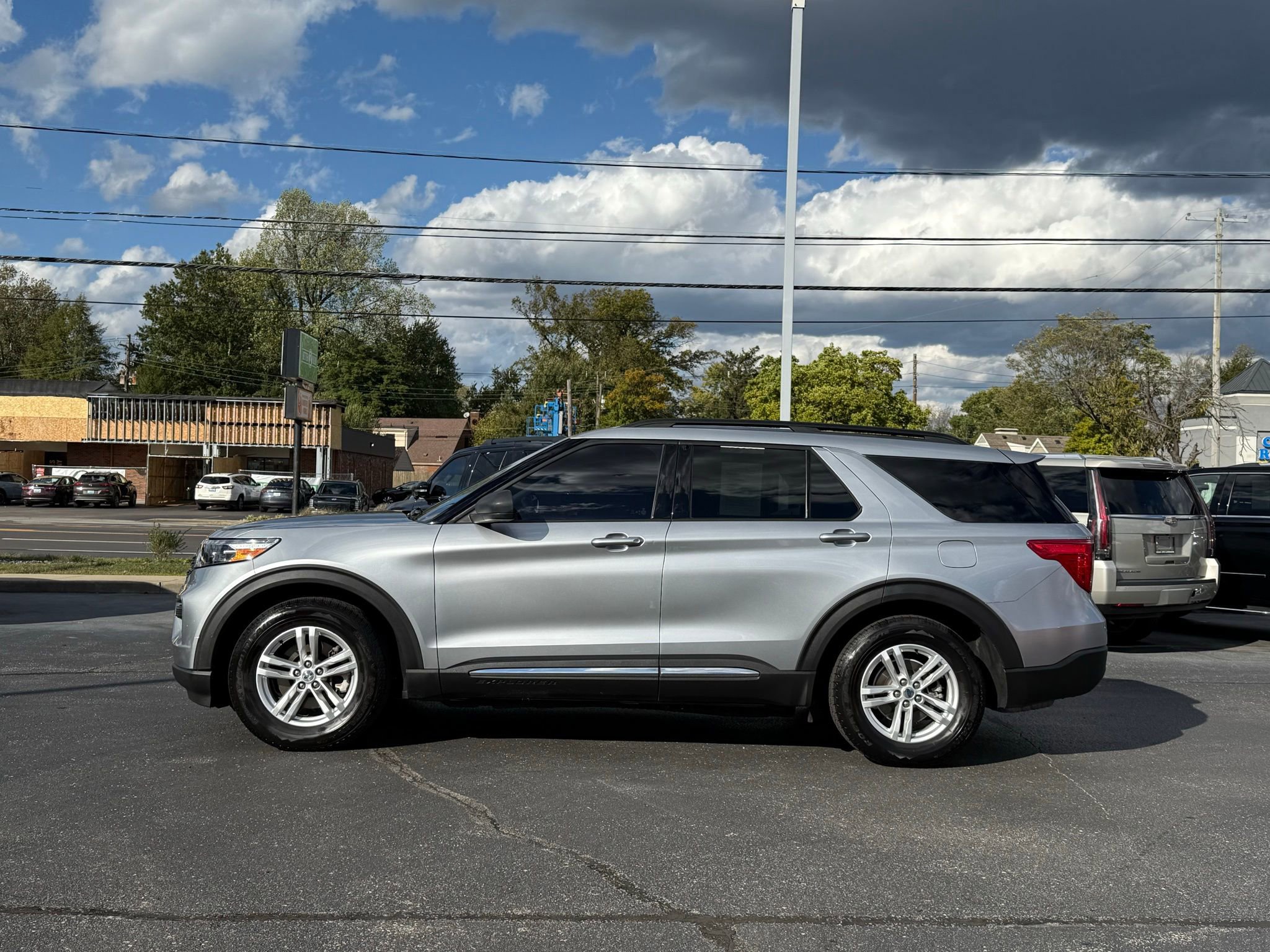 Used 2020 Ford Explorer XLT image 2