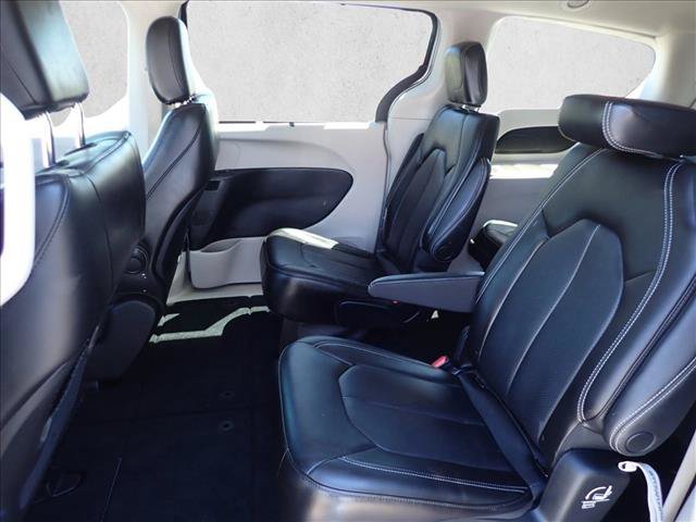 Used 2023 Chrysler Pacifica Touring-L AWD/4WD image 10