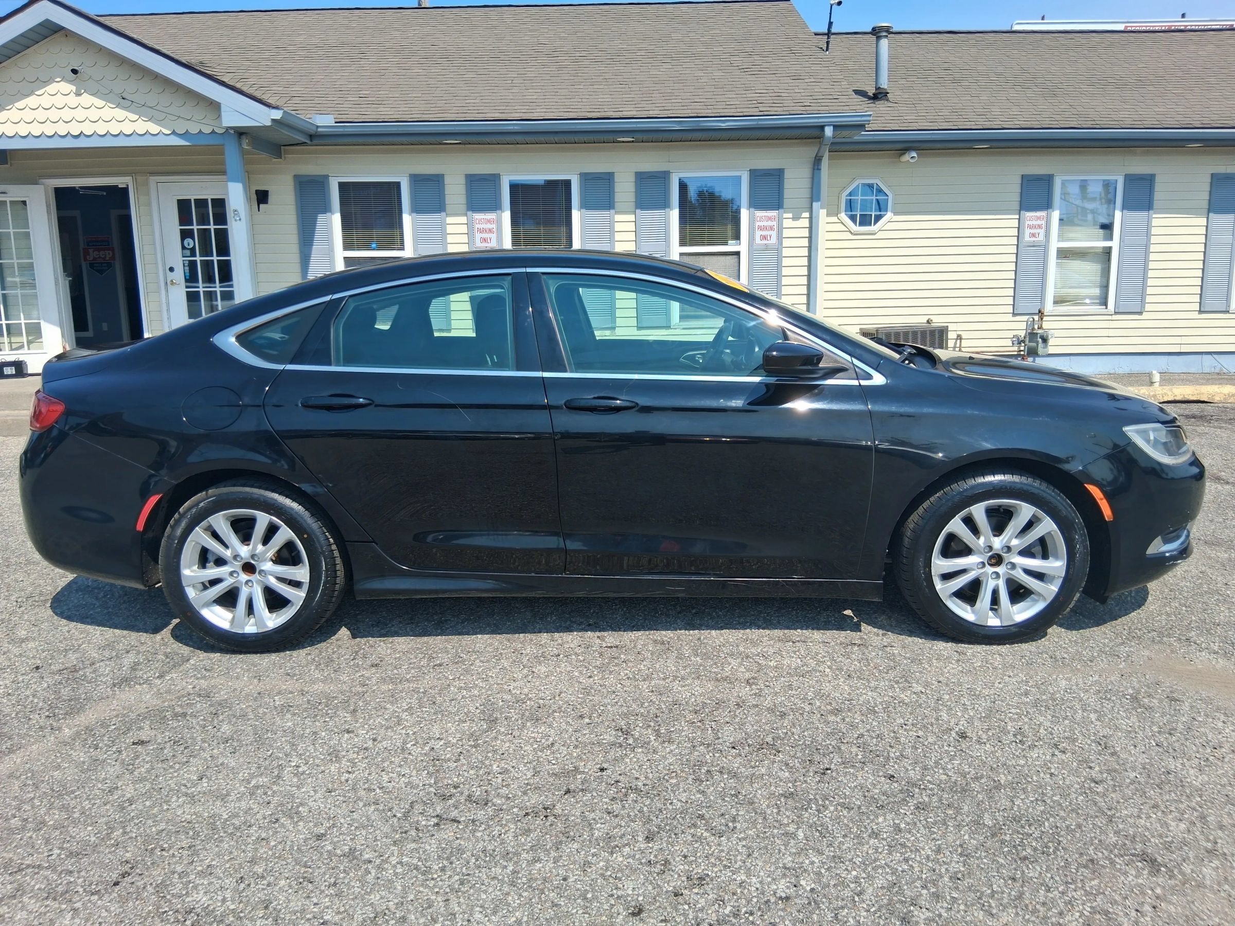 Used 2015 Chrysler 200 Limited FWD image 6