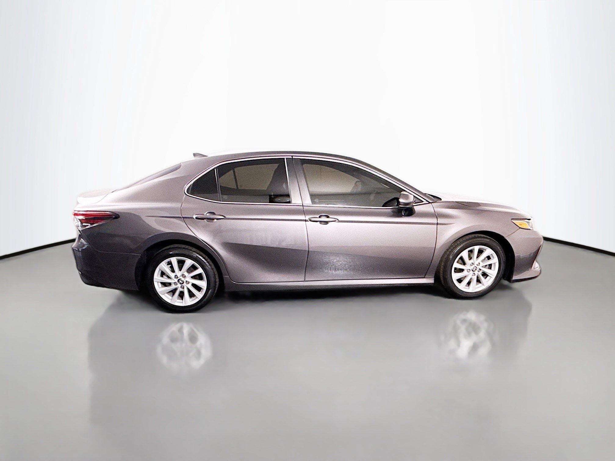 Used 2022 Toyota Camry LE FWD image 11