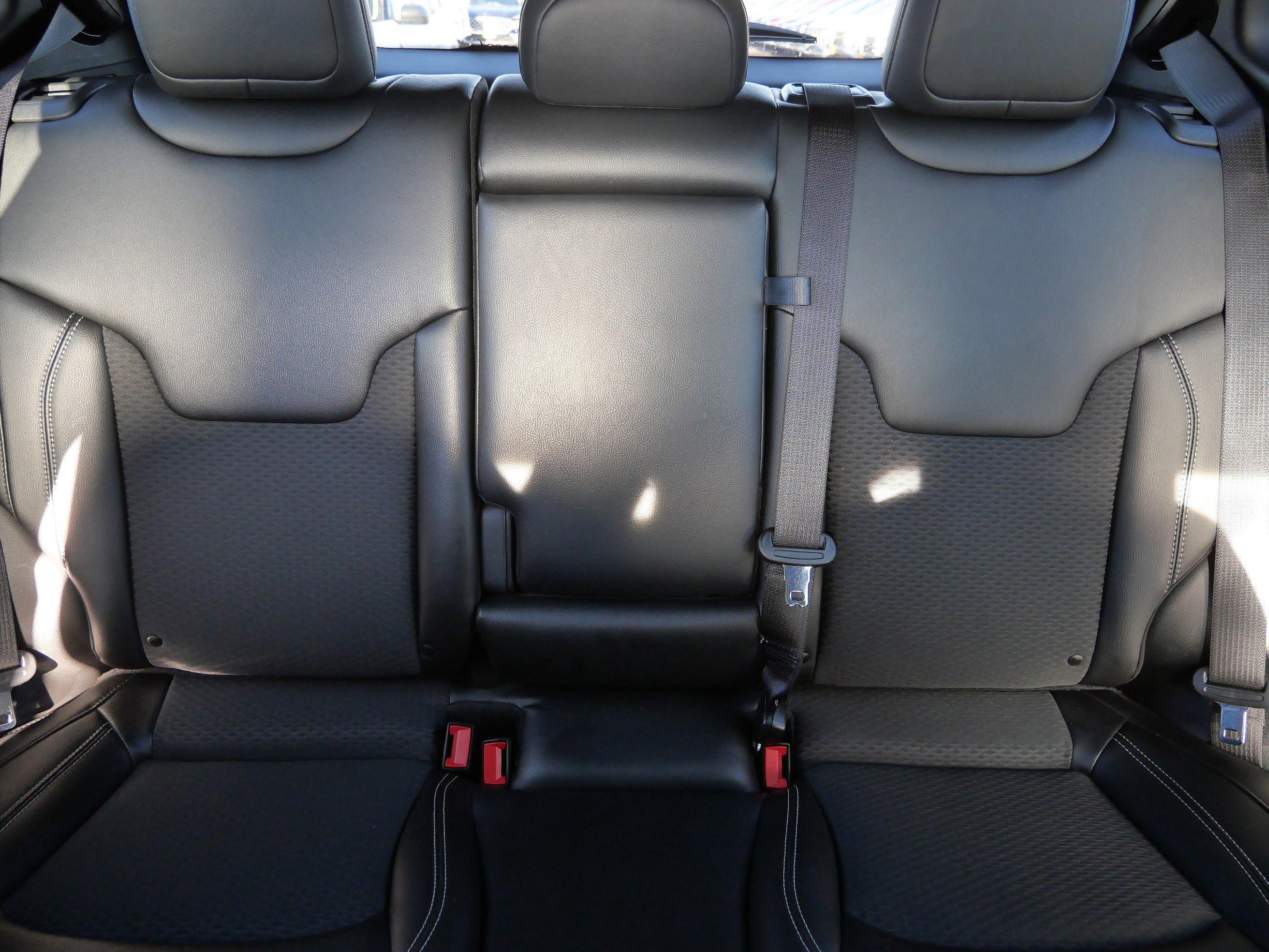 Used 2023 Jeep Compass Altitude w/ Convenience Group AWD/4WD image 13