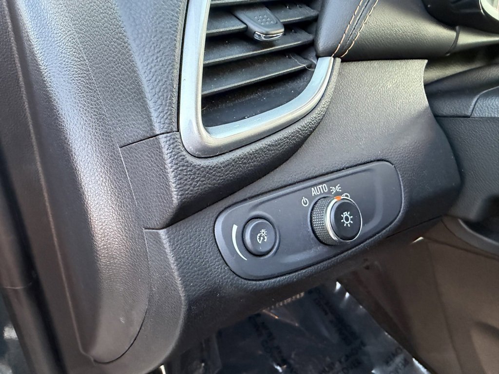 Used 2021 Chevrolet Trax LT w/ LT Convenience Package image 35