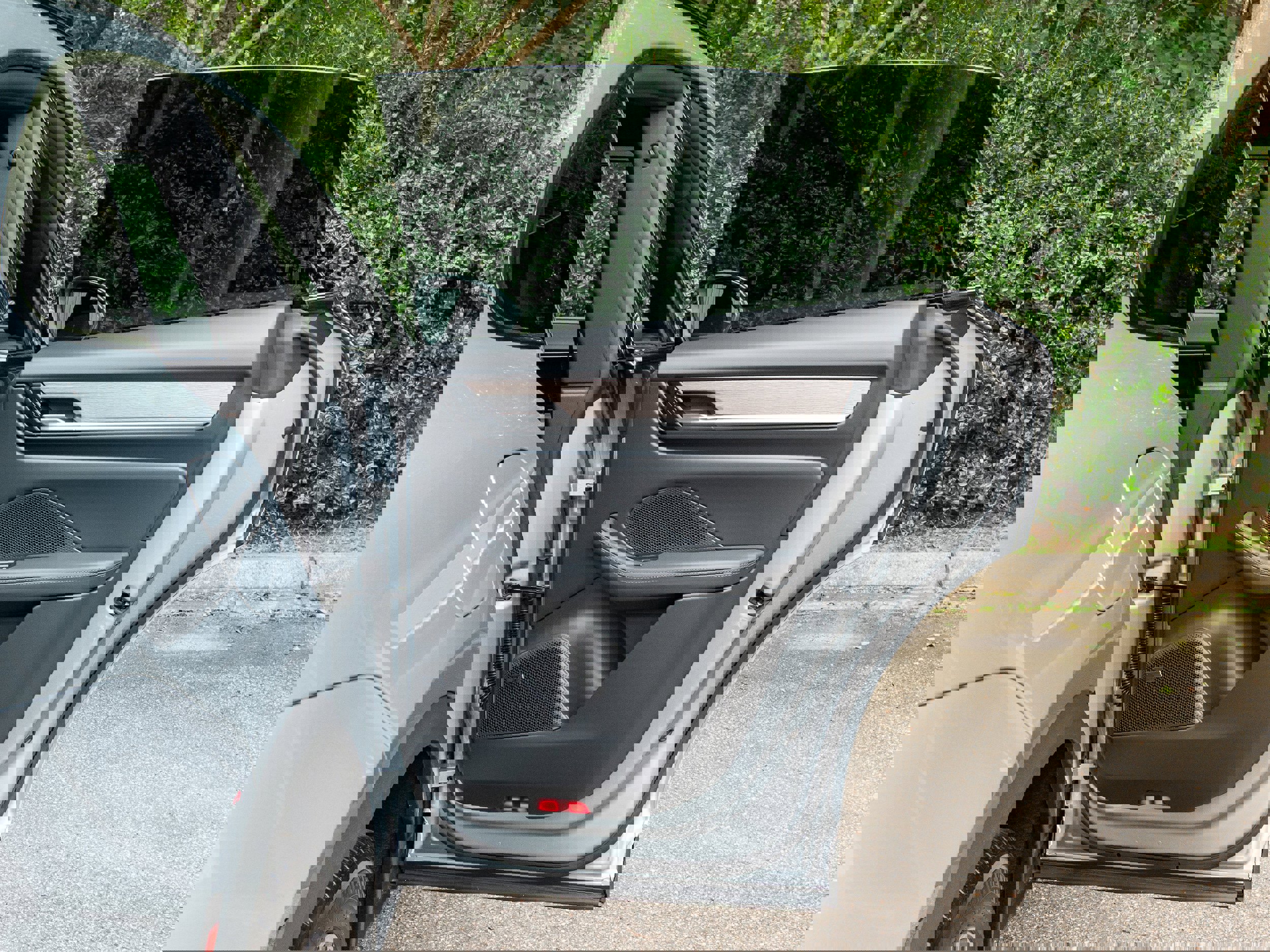 New 2025 Porsche Macan 4S Electric image 31