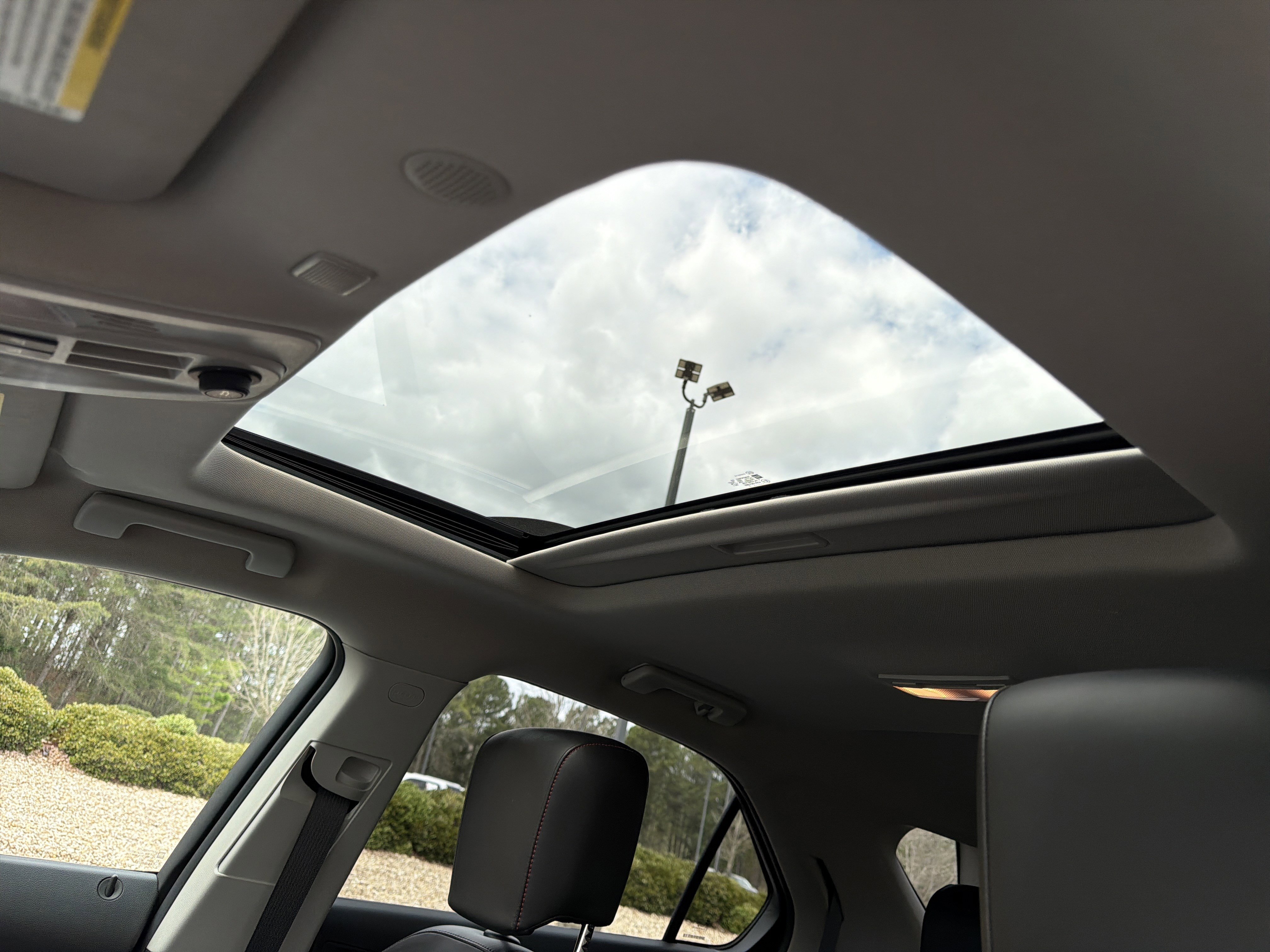 Used 2017 Chevrolet Equinox Premier w/ Enhanced Convenience Package image 31