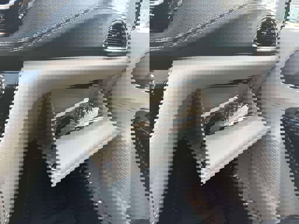 Used 2023 Chrysler Pacifica Touring-L image 32