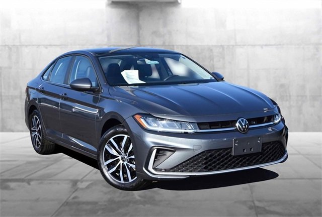 Certified 2025 Volkswagen Jetta SE w/ Sunroof Package image 2