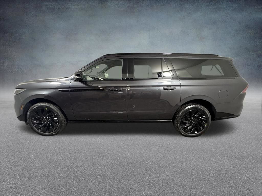 New 2026 Lincoln Navigator L Reserve w/ Jet Appearance Package AWD/4WD image 3
