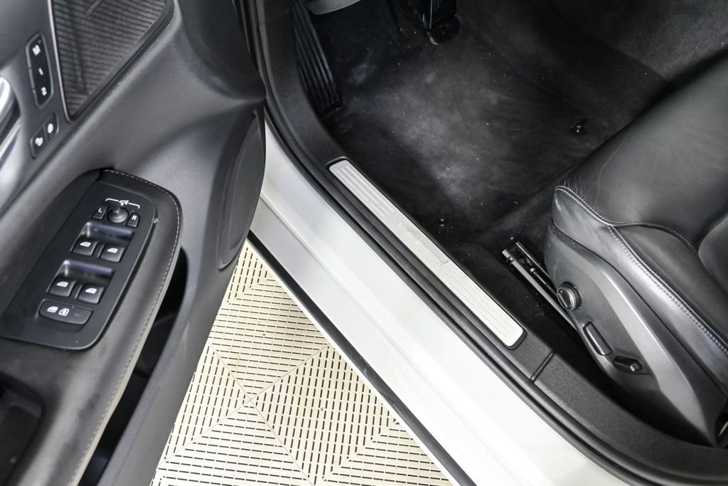 Used 2019 Volvo S60 T5 Momentum image 9