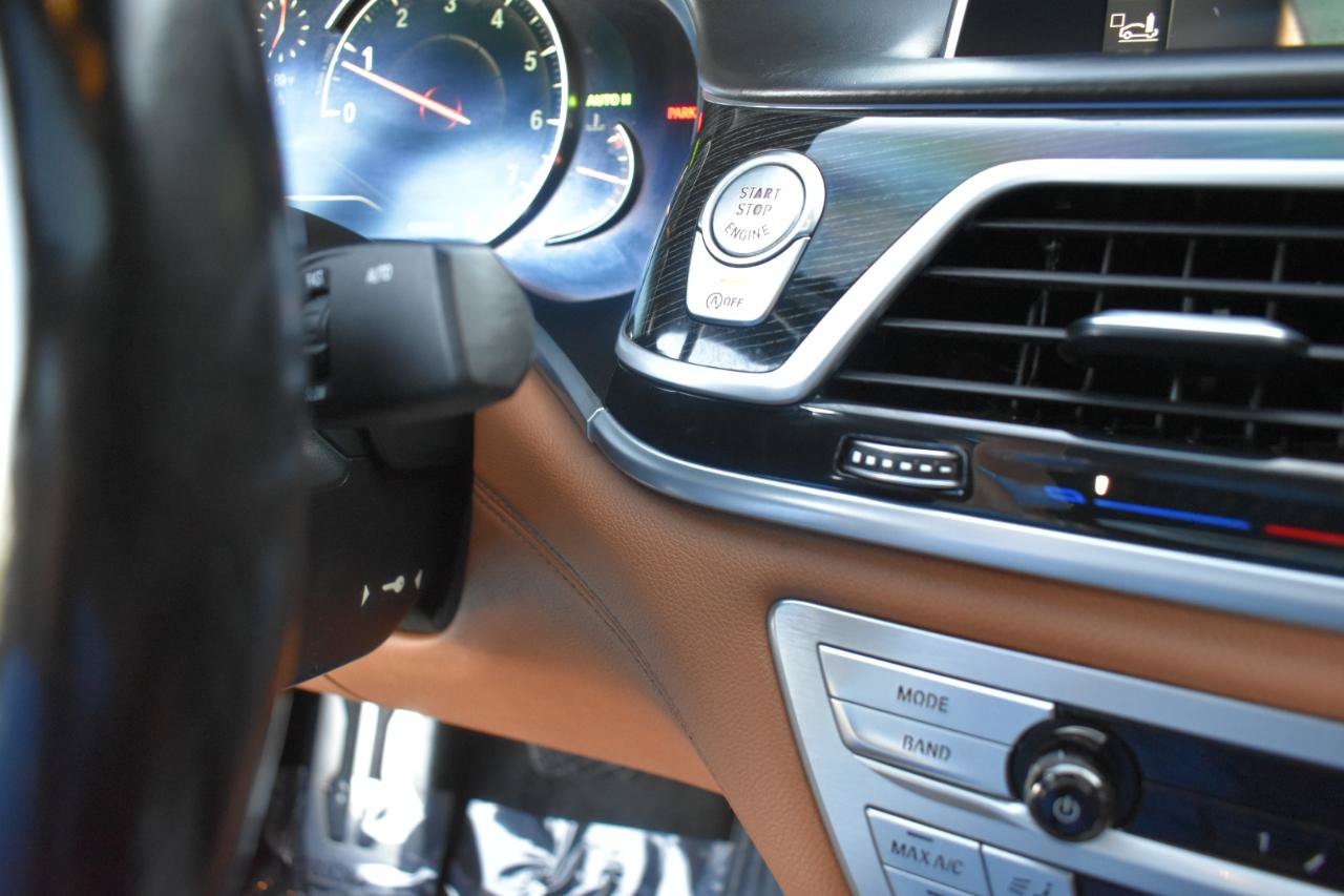 Used 2018 BMW 750i xDrive AWD/4WD image 42