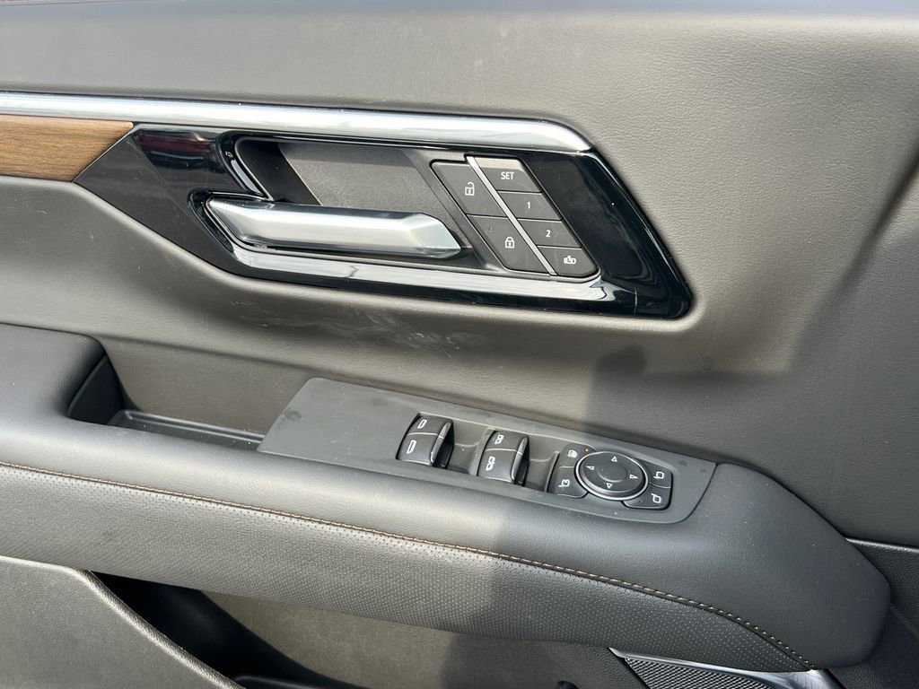 New 2026 Chevrolet Suburban High Country image 30