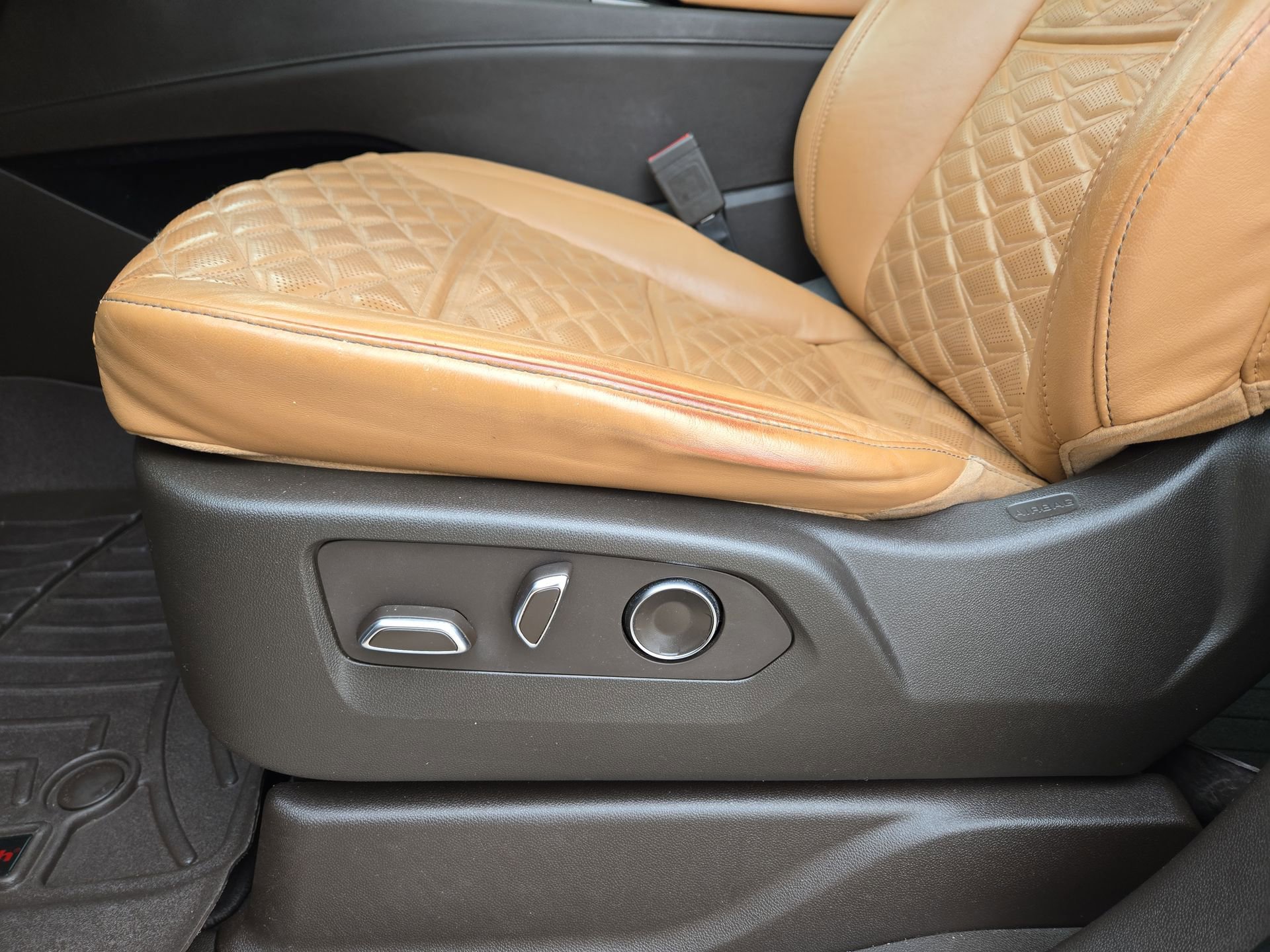 Used 2021 Cadillac Escalade Sport w/ Driver Assist Tech Package AWD/4WD image 17