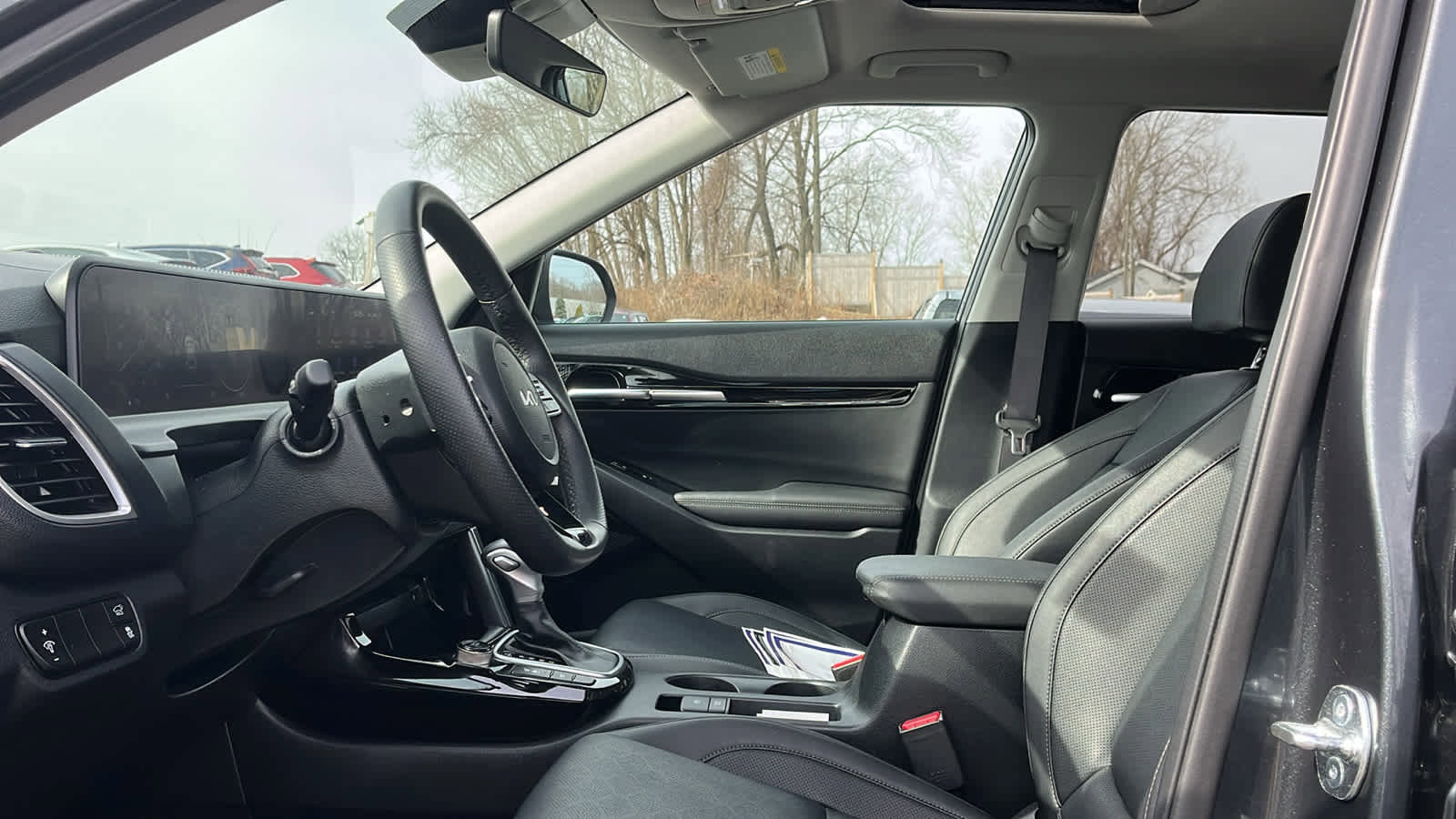 Used 2025 Kia Seltos SX w/ SX Sunroof Package image 10