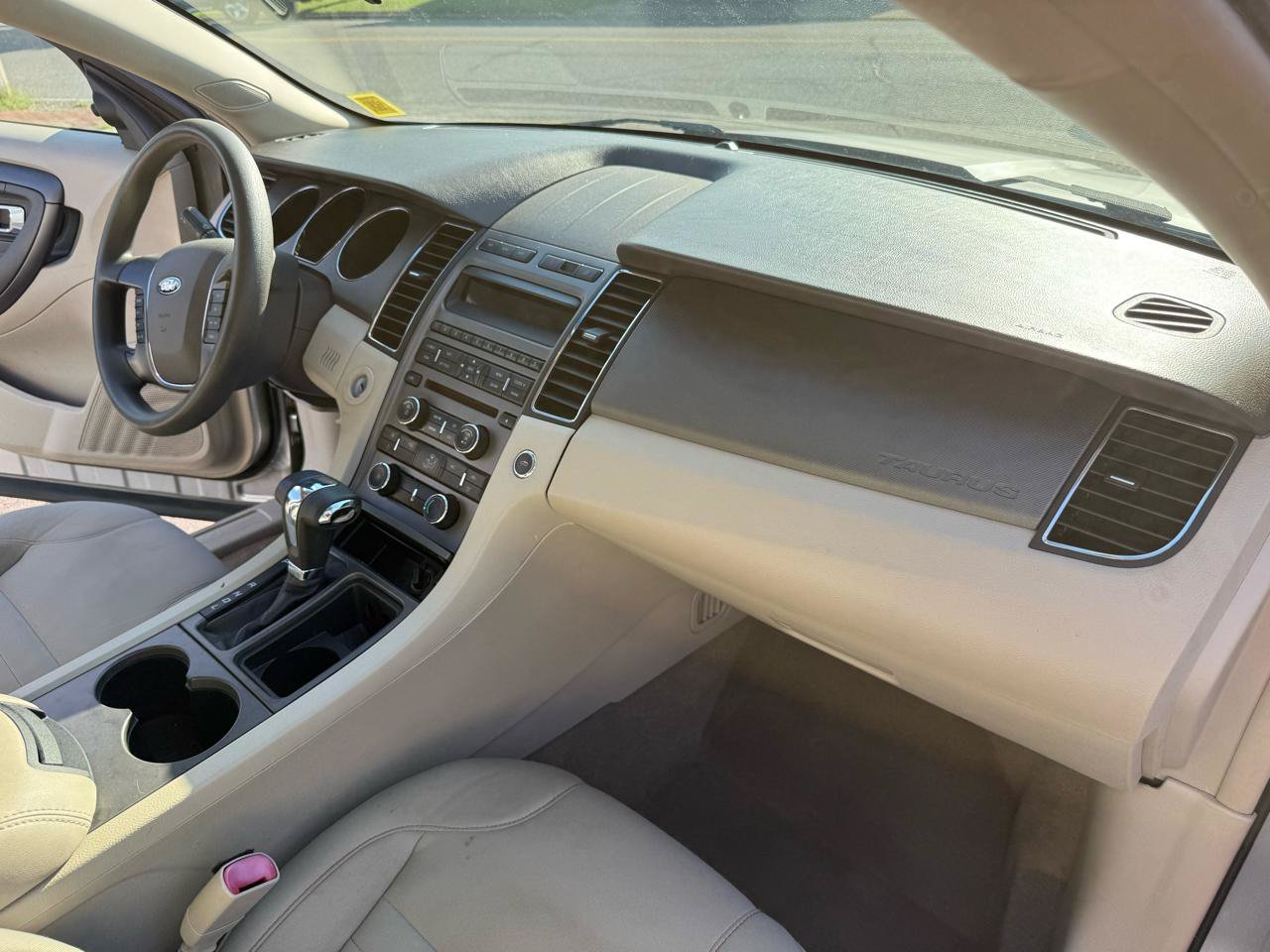 Used 2011 Ford Taurus SE FWD image 20