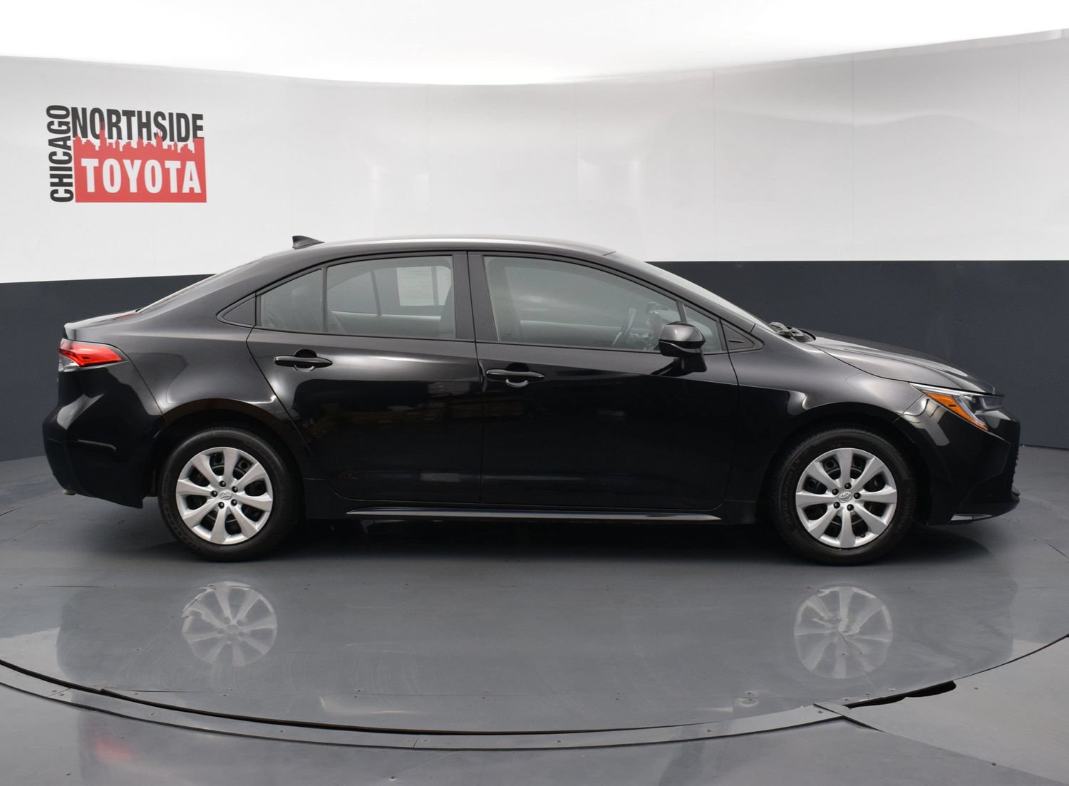 Used 2025 Toyota Corolla LE FWD image 5