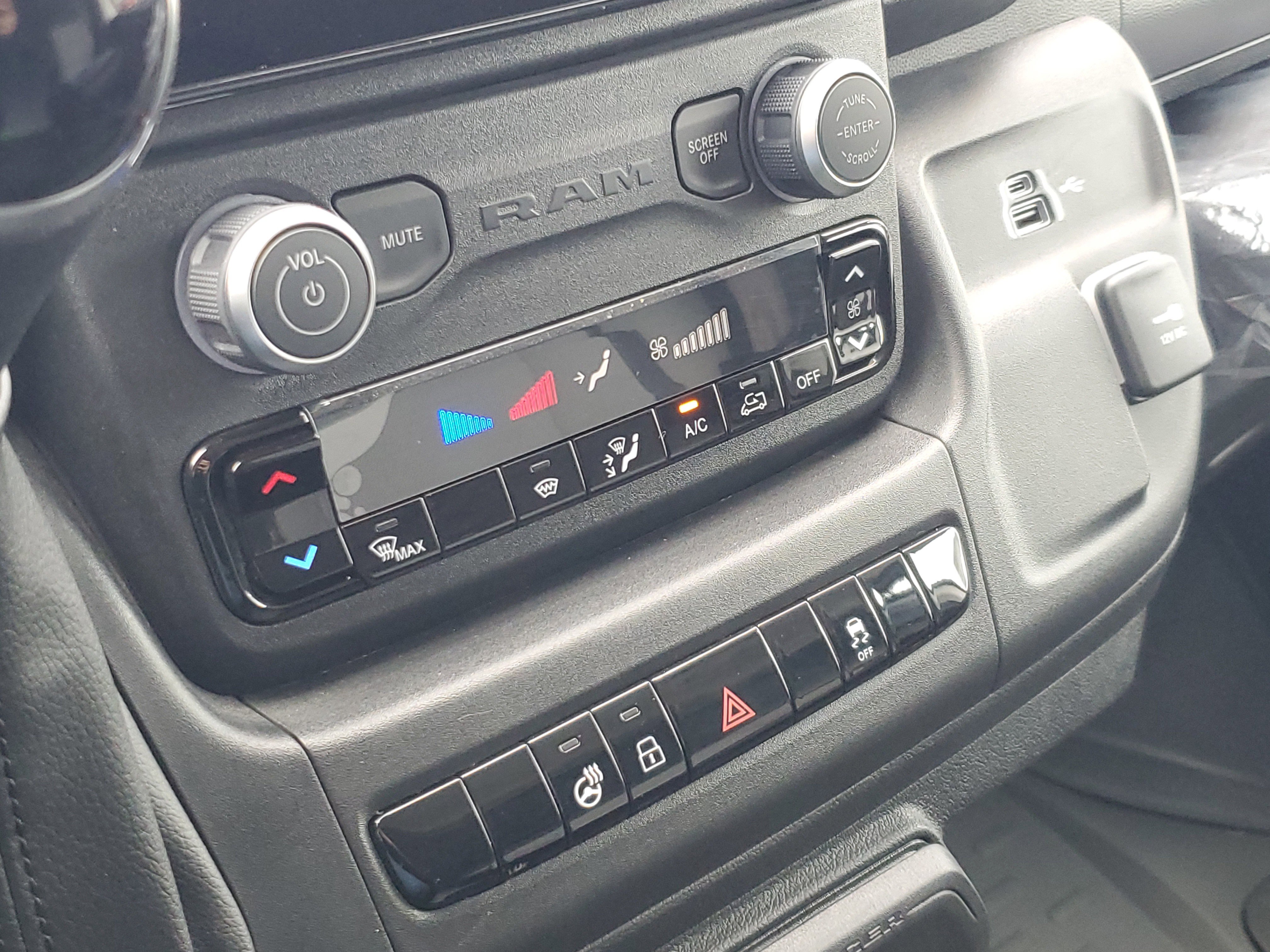 Used 2025 RAM ProMaster 1500 w/ Premium Convenience Group image 16